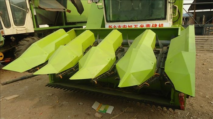 玉米收割機(jī)割臺(tái)