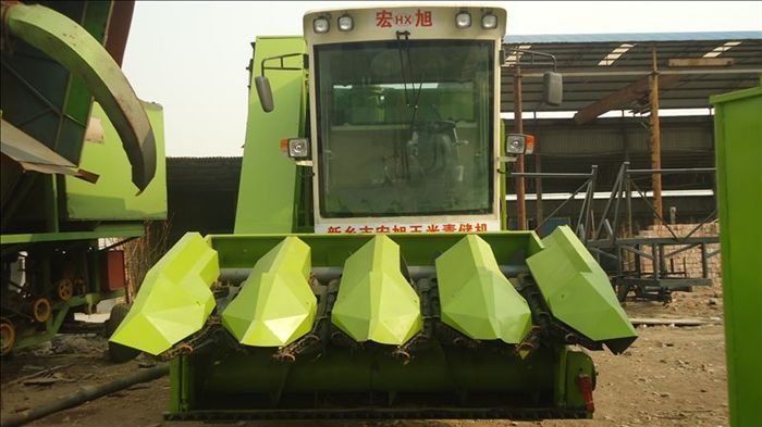 自走式玉米收割機(jī)